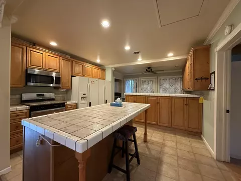 Kitchen - 42764 N Fork Dr, Three Rivers, CA 93271 photo 2 of 4
