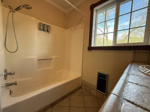 Bath - 42764 N Fork Dr, Three Rivers, CA 93271 photo 2 of 4