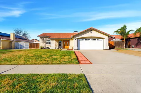 952 Scotland St, Lemoore, CA 93245
