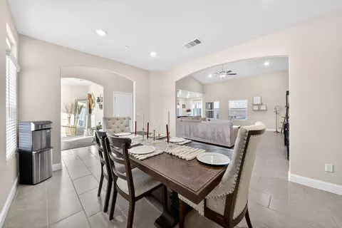 Entry Way - 1727 Softwind Dr, Tulare, CA 93274 photo 3 of 14
