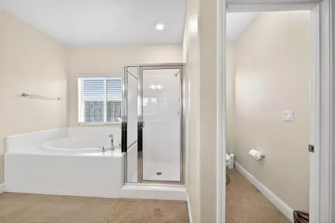 Bath - 1727 Softwind Dr, Tulare, CA 93274 photo 2 of 4