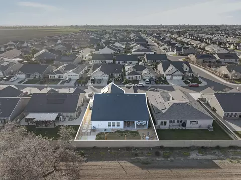 View/Area - 1727 Softwind Dr, Tulare, CA 93274 photo 2 of 6