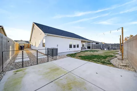 Exterior - 1727 Softwind Dr, Tulare, CA 93274 photo 7 of 9