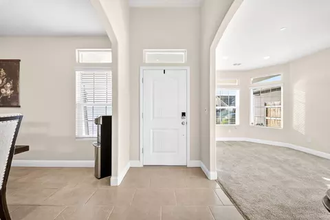 Entry Way - 1727 Softwind Dr, Tulare, CA 93274 photo 2 of 14