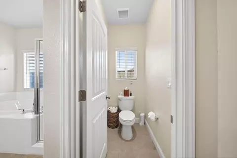 Entry Way - 1727 Softwind Dr, Tulare, CA 93274 photo 10 of 14