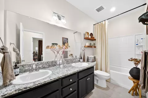 Bath - 1727 Softwind Dr, Tulare, CA 93274 photo 4 of 4