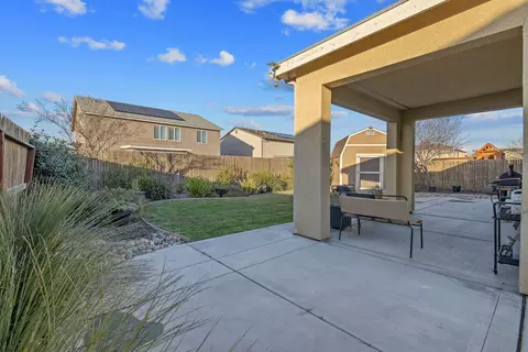 Exterior - 4016 E Cypress Ave, Visalia, CA 93292 photo 4 of 10