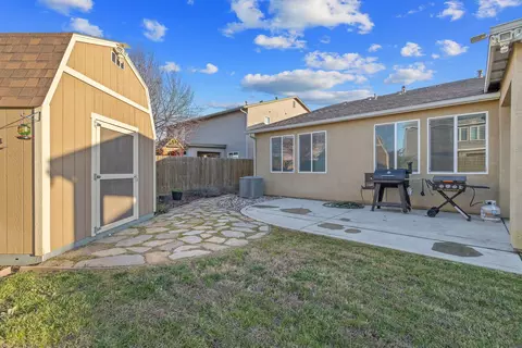 Exterior - 4016 E Cypress Ave, Visalia, CA 93292 photo 9 of 10