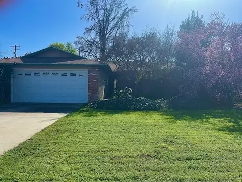 249 W Paradise Ave, Visalia, CA 93277