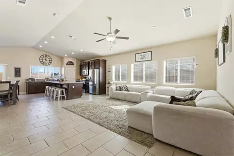 Entry Way - 1150 Fire Fall Ave, Lemoore, CA 93245 photo 4 of 4