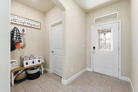 Entry Way - 1150 Fire Fall Ave, Lemoore, CA 93245 photo 2 of 4