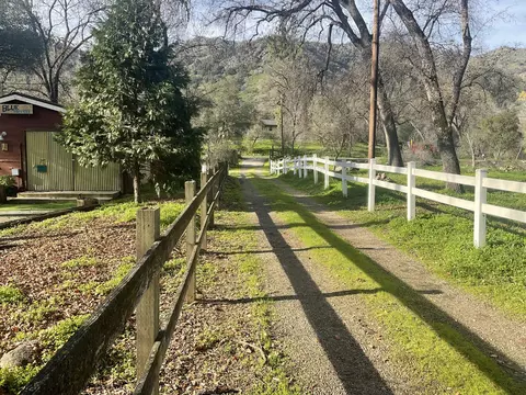 Exterior - 43788 Northfork Dr, Three Rivers, CA 93271 photo 11 of 17