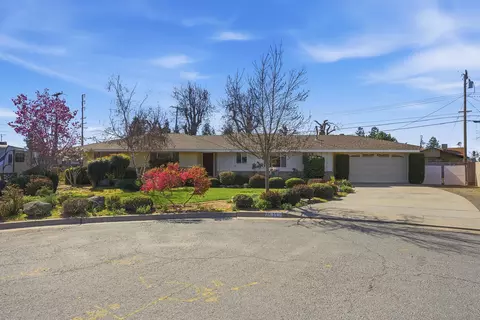 1611 E Burton Ave, Tulare, CA 93274