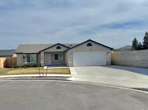1192 Creekside Pl, Porterville, CA 93257