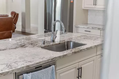 Kitchen - 3108 E Beech Ct, Visalia, CA 93292 photo 6 of 9