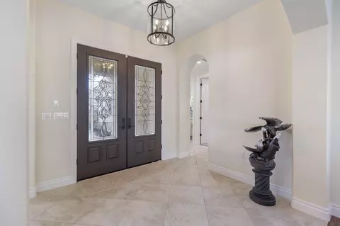 Entry Way - 3108 E Beech Ct, Visalia, CA 93292 photo 5 of 16
