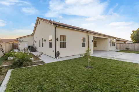 Exterior - 3108 E Beech Ct, Visalia, CA 93292 photo 8 of 12