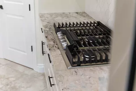 Kitchen - 3108 E Beech Ct, Visalia, CA 93292 photo 4 of 9