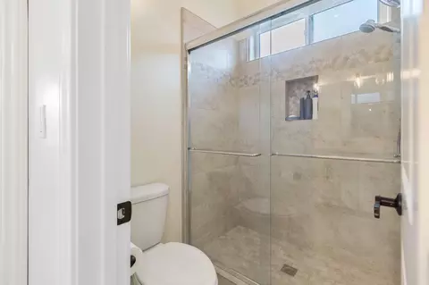 Bath - 3108 E Beech Ct, Visalia, CA 93292 photo 6 of 8