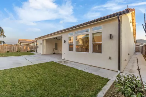 Exterior - 3108 E Beech Ct, Visalia, CA 93292 photo 7 of 12