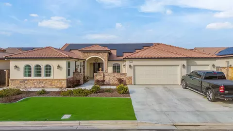 Exterior - 3108 E Beech Ct, Visalia, CA 93292 photo 2 of 12