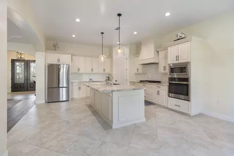 Kitchen - 3108 E Beech Ct, Visalia, CA 93292 photo 3 of 9