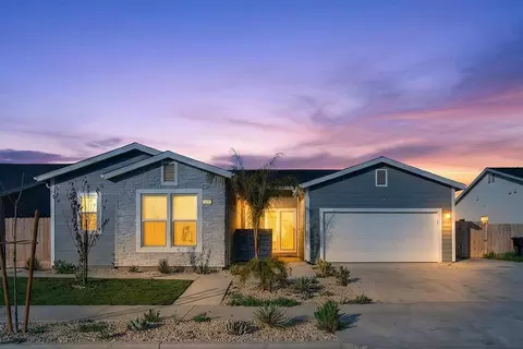 3735 N Santa Fe St N, Visalia, CA 93292