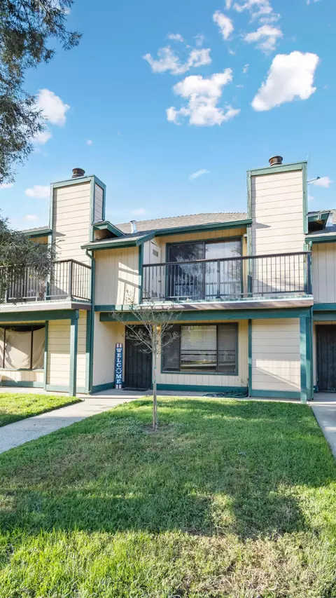 360 N Capitola Ct N #2, Porterville, CA 93257