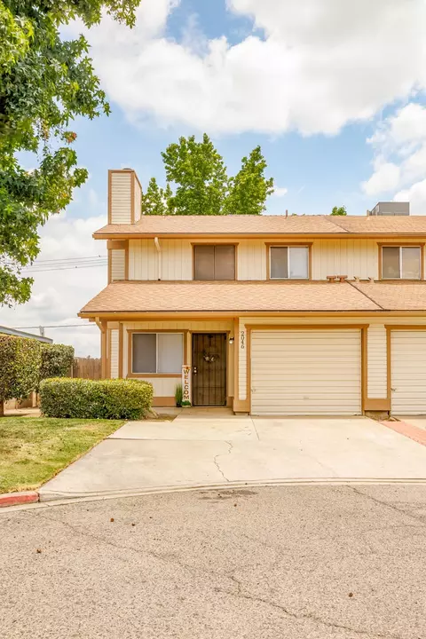 2046 E Laura Ave, Visalia, CA 93292