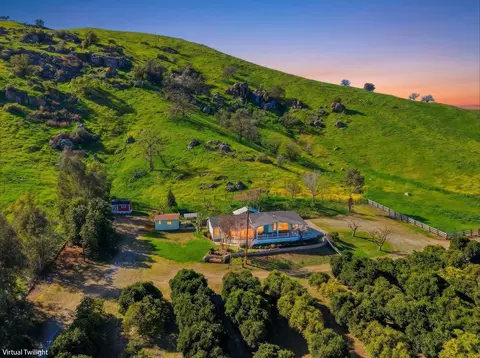 31967 Sierra Dr, Lemon Cove, CA 93244