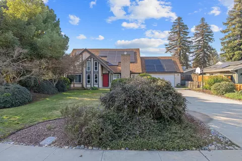 3045 S Oak Park St, Visalia, CA 93277