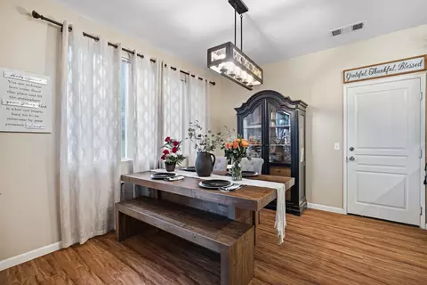 Dining - 3929 S Bollinger St, Visalia, CA 93277 photo 1 of 1