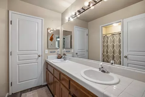 Bath - 3929 S Bollinger St, Visalia, CA 93277 photo 2 of 2