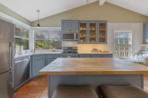 Kitchen - 40209 Redtail Ln, Three Rivers, CA 93271 photo 2 of 11