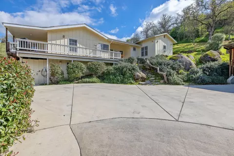 Exterior - 40209 Redtail Ln, Three Rivers, CA 93271 photo 10 of 73
