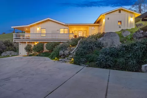 Exterior - 40209 Redtail Ln, Three Rivers, CA 93271 photo 2 of 73