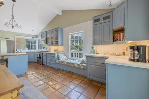 Kitchen - 40209 Redtail Ln, Three Rivers, CA 93271 photo 8 of 11