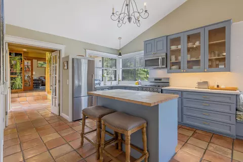 Kitchen - 40209 Redtail Ln, Three Rivers, CA 93271 photo 3 of 11