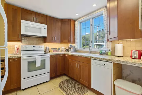 Kitchen - 40209 Redtail Ln, Three Rivers, CA 93271 photo 10 of 11