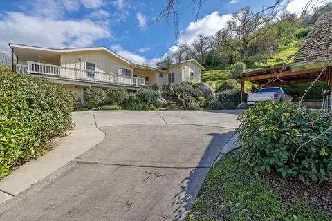 Exterior - 40209 Redtail Ln, Three Rivers, CA 93271 photo 11 of 73