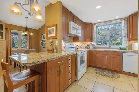 Kitchen - 40209 Redtail Ln, Three Rivers, CA 93271 photo 9 of 11