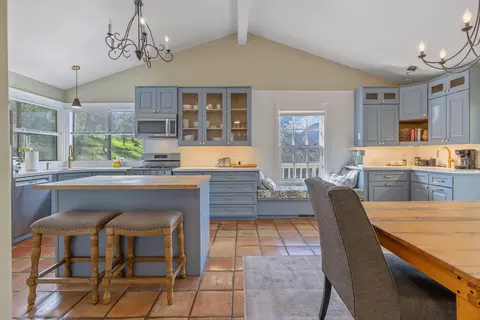 Kitchen - 40209 Redtail Ln, Three Rivers, CA 93271 photo 7 of 11