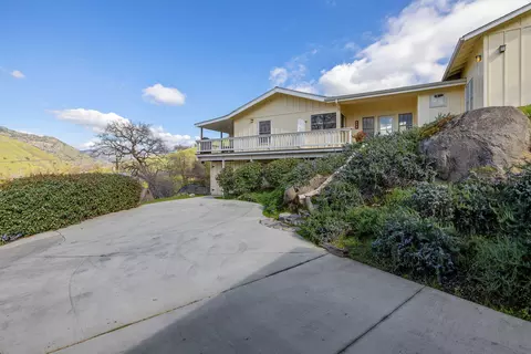 Exterior - 40209 Redtail Ln, Three Rivers, CA 93271 photo 9 of 73