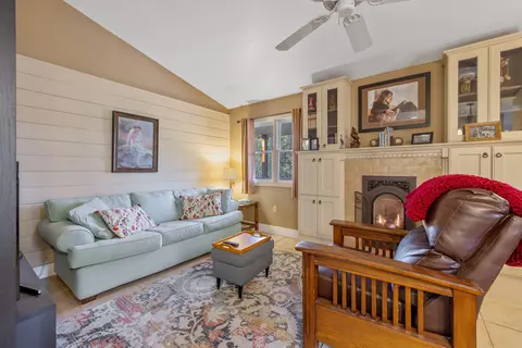 Living - 40209 Redtail Ln, Three Rivers, CA 93271 photo 6 of 8