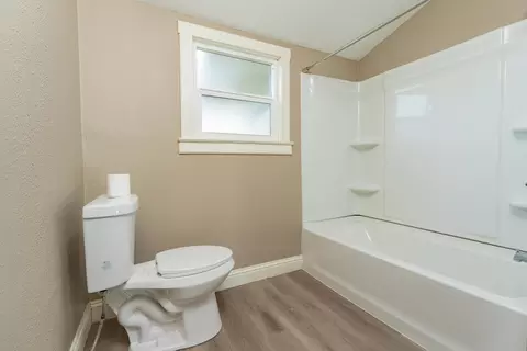 Bath - 533 S Kaweah Ave, Exeter, CA 93221 photo 1 of 1