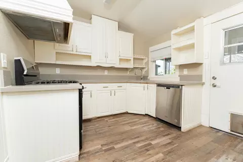 Kitchen - 533 S Kaweah Ave, Exeter, CA 93221 photo 2 of 4