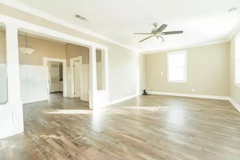 Living - 533 S Kaweah Ave, Exeter, CA 93221 photo 1 of 6