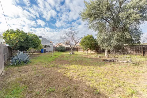Exterior - 533 S Kaweah Ave, Exeter, CA 93221 photo 10 of 12