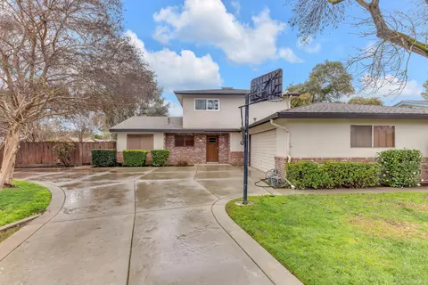 2417 E Howard Ave, Visalia, CA 93292