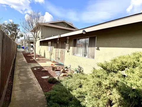 Exterior - 208 N B St, Exeter, CA 93221 photo 2 of 6